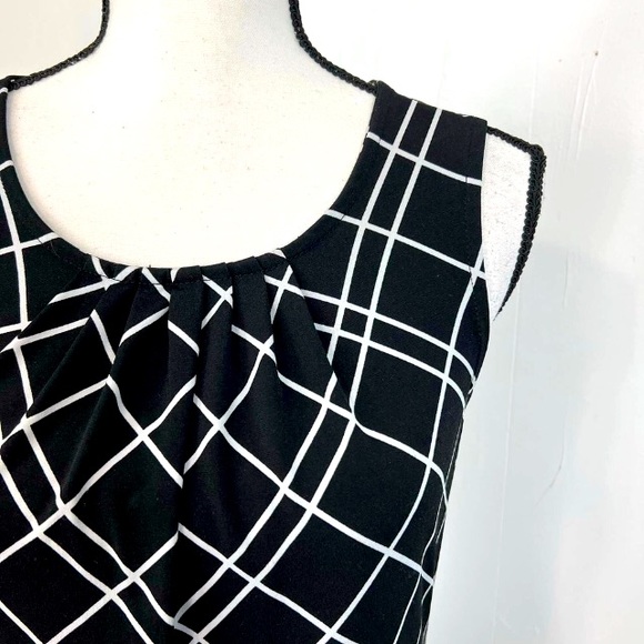 Banana Republic Sleeveless Blouse Size XS Black White Geometric Patterned Top - Picture 5 of 7